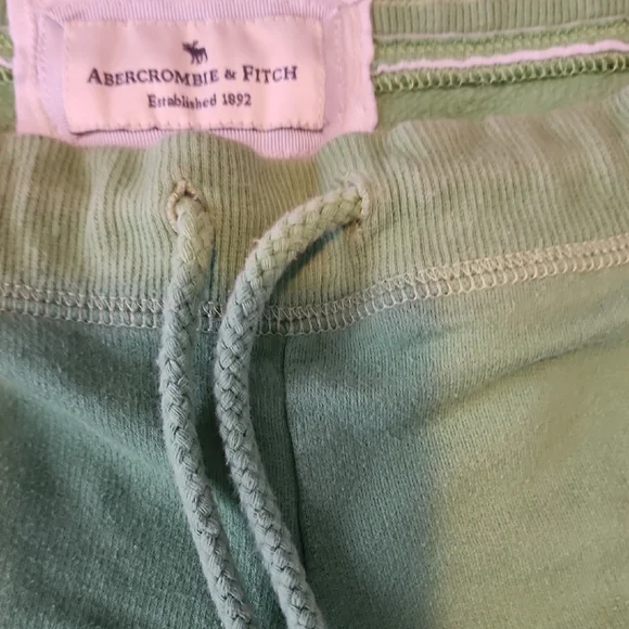 Abercrombie & Fitch Women's NY Athletic Short Shorts. Size: L